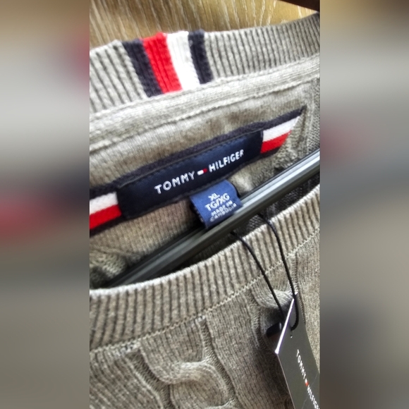 Tommy Hilfiger 100% Cotton Men's Gray Cable Knit Sweater - Picture 2 of 4